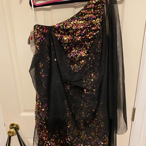 Dress - Picture 5 of 9